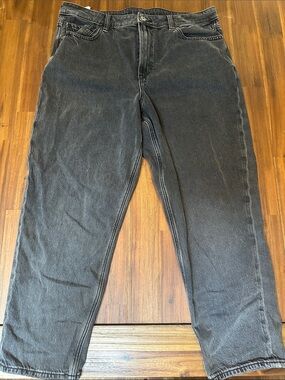 American Eagle Strigid Mom Jean